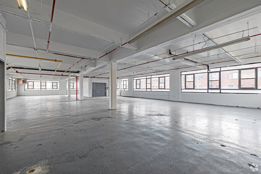 More Photos Of 753-755 E 134th St, Bronx Warehouse For Lease