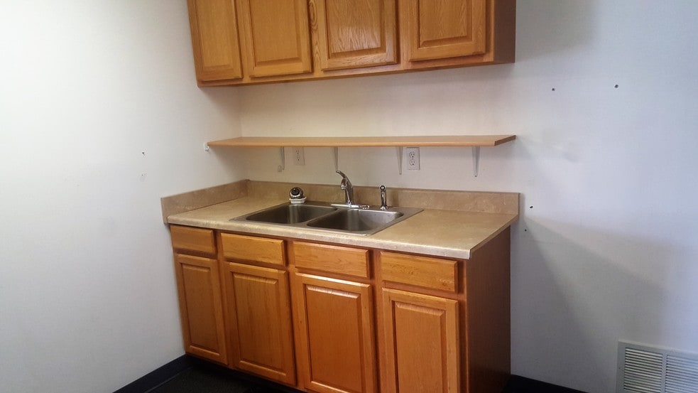 More Photos Of 9445 Inkster Rd, Taylor Truck Terminal For Sale