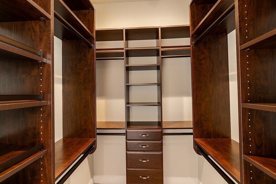 More Photos Of 2005 W Chesterfield Blvd, Springfield Apartments For Lease