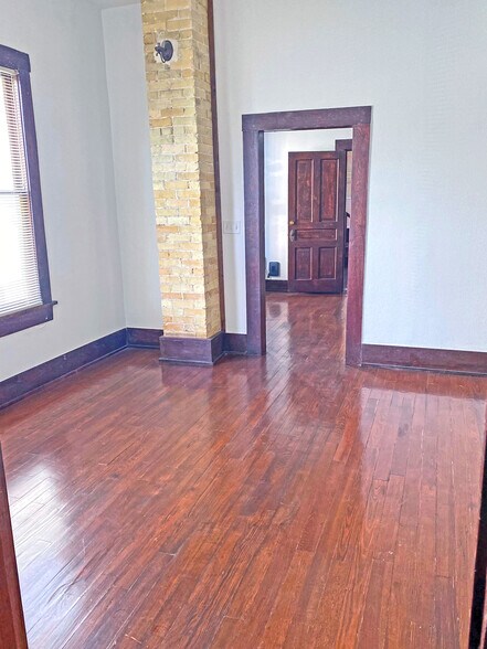 More Photos Of 918 S Alamo St, San Antonio Office For Lease