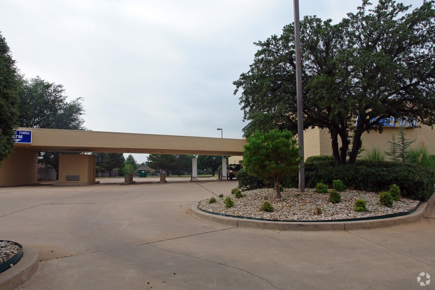 More Photos Of 3200 E Memorial Rd, Edmond Medical For Lease