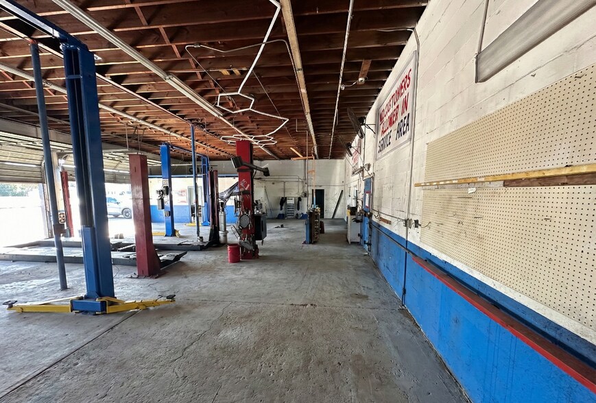 More Photos Of 13243 US Hwy 19, Hudson Auto Repair For Sale