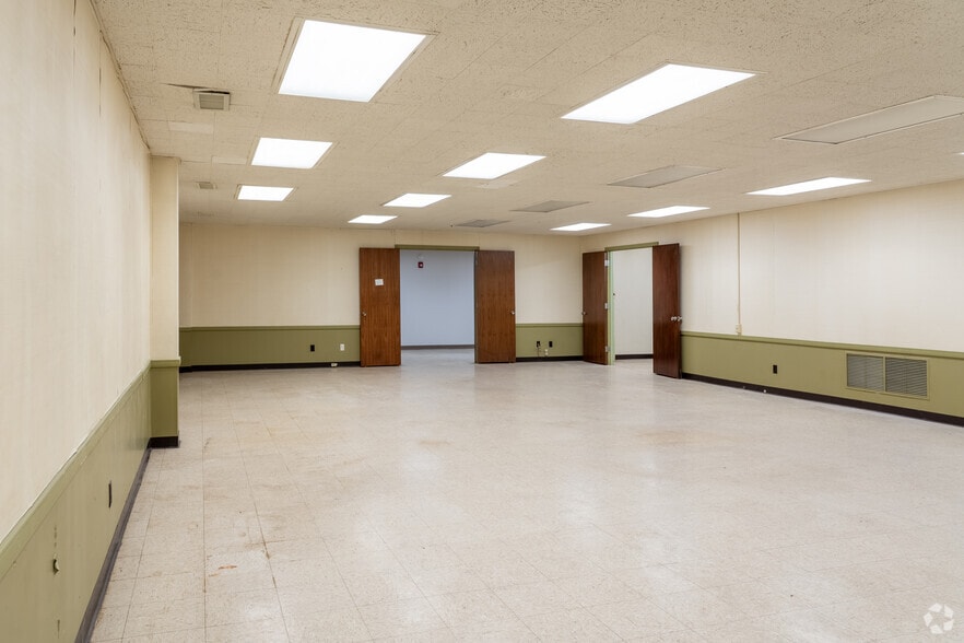 More Photos Of 3781 S Main St, Farmville Bank For Sale