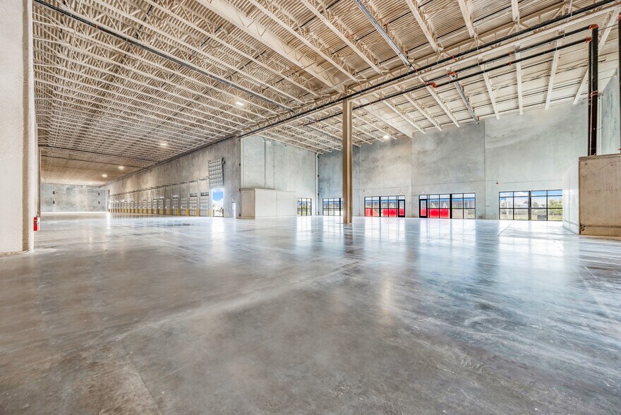 More Photos Of 14101 NW 112th Ave, Hialeah Gardens Warehouse For Lease