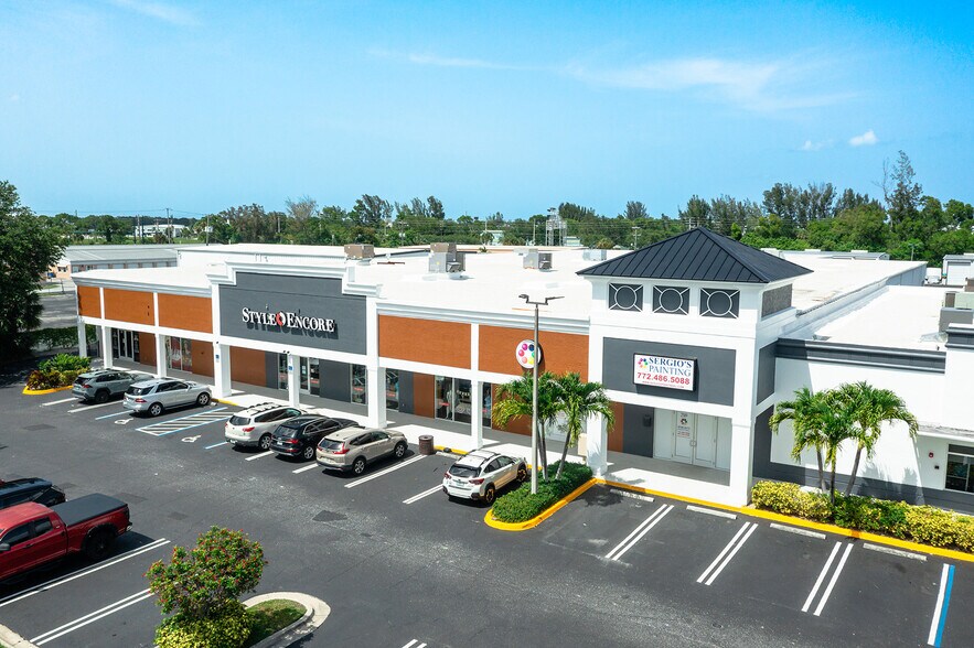 More Photos Of 2585-2605 SE Federal Hwy, Stuart Freestanding For Sale
