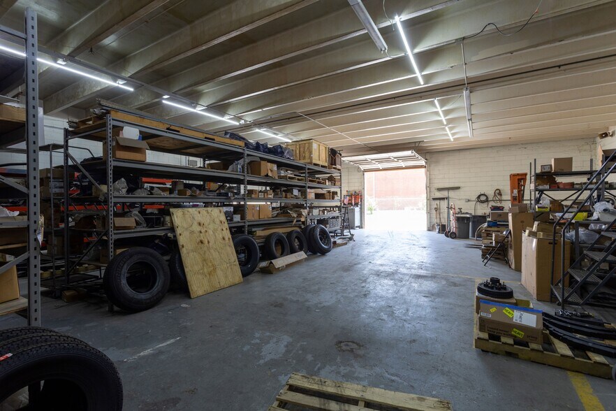 More Photos Of 216 Omohundro Pl, Nashville Warehouse For Sale