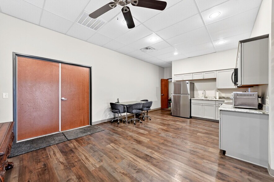 More Photos Of 4612 County Road 2200, Greenville Showroom For Sale