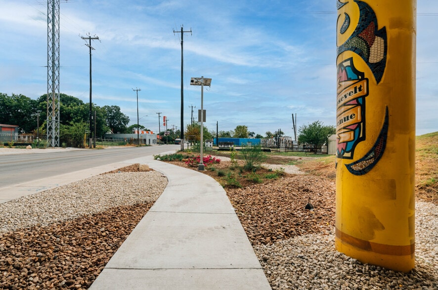 More Photos Of 1020 Roosevelt Ave, San Antonio Freestanding For Sale