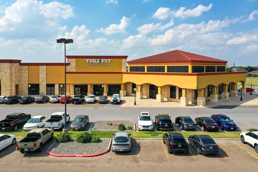 More Photos Of 1901-2001 W Trenton Rd, Edinburg Storefront For Lease