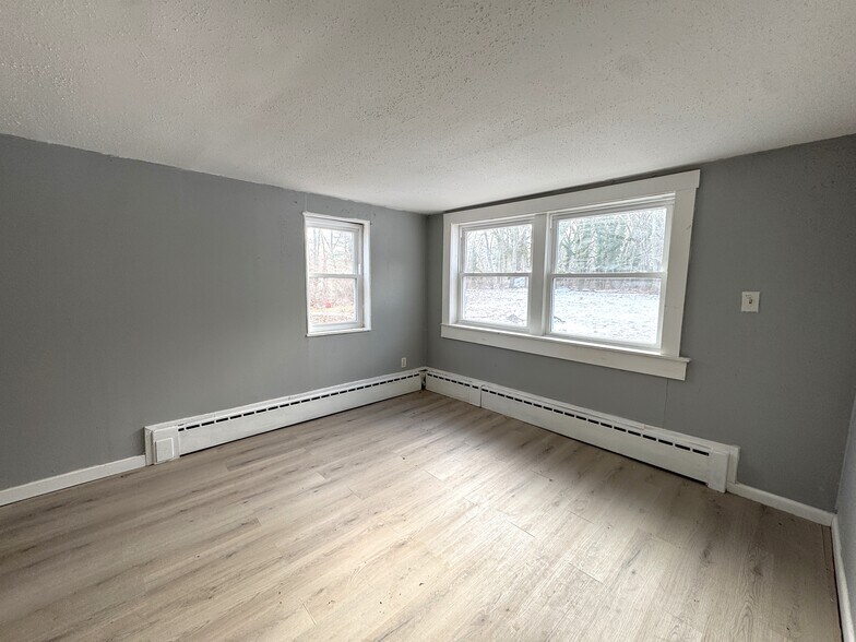 More Photos Of 35 Neslo Dr, Nesconset Flex For Lease