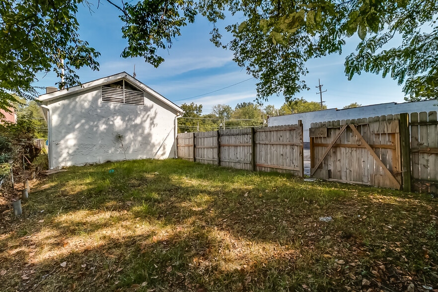 More Photos Of 7016 Page Ave, Saint Louis General Retail For Sale