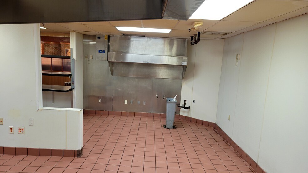 More Photos Of 1504-1512 S Church St, Watertown Restaurant For Lease