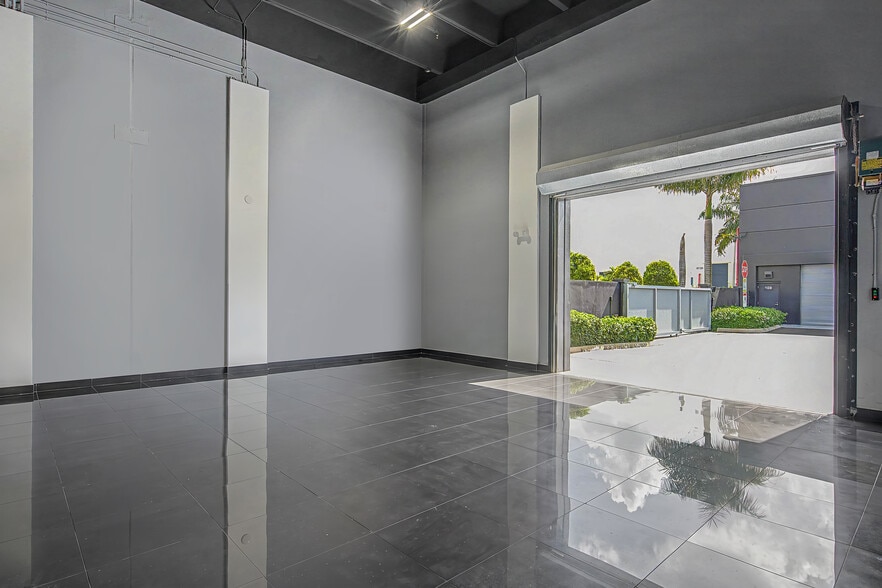 More Photos Of 6030 NW 102nd Ave, Doral Showroom For Sale