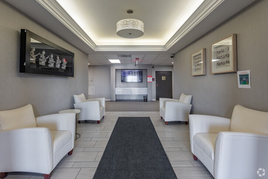 More Photos Of 3633 W Lake Ave, Glenview Medical For Lease