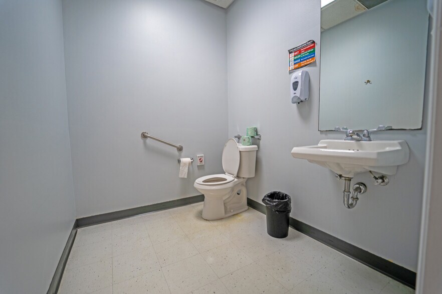 More Photos Of 554 Highway 85 N, Niceville Medical For Sale