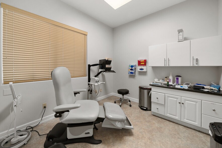 More Photos Of 71-75 N Main St, Templeton Office For Lease