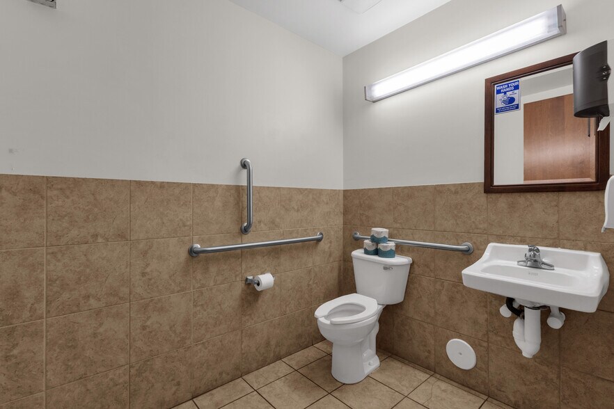 More Photos Of 70 N McClintock Dr, Chandler Medical For Sale