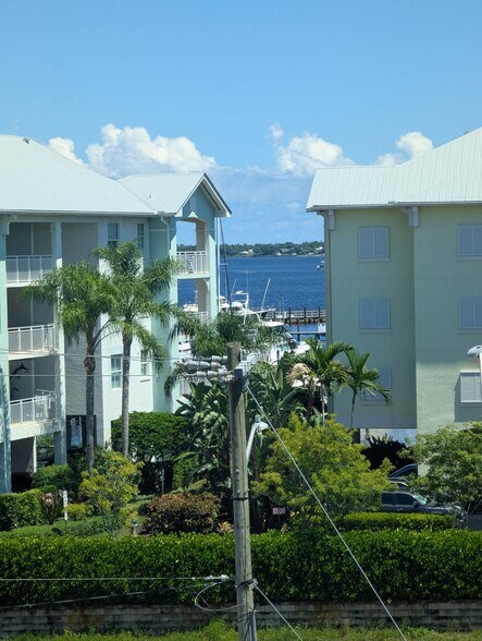 More Photos Of 701 NW Federal Hwy, Stuart Medical For Lease