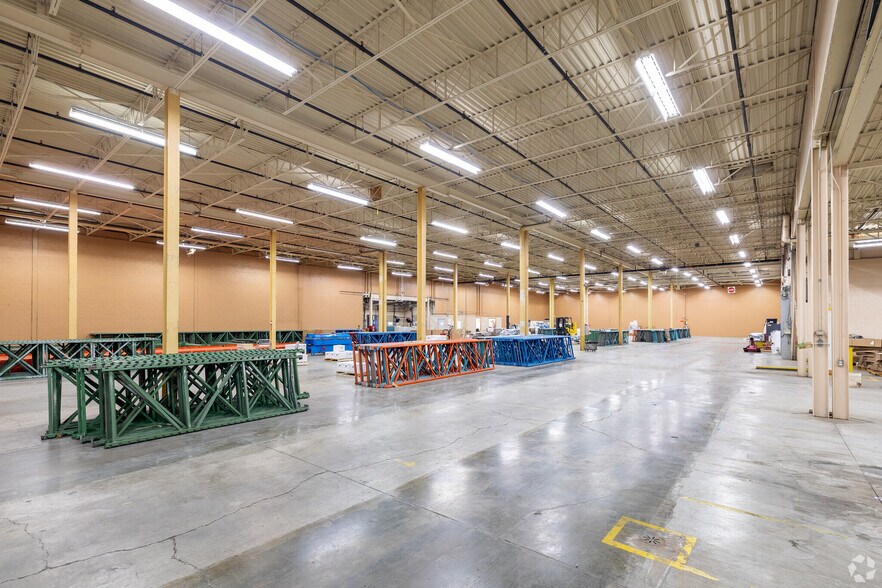More Photos Of 200 Boul Grand N, Cowansville Warehouse For Sale
