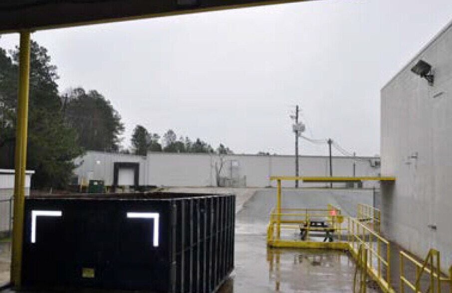 More Photos Of 2903 Lee Ave, Sanford Manufacturing For Lease