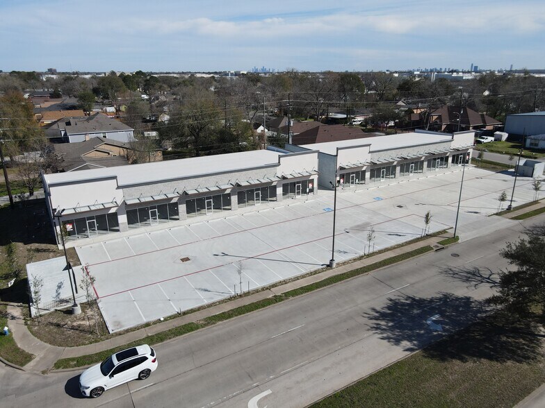 More Photos Of 5520 Gessner Rd, Houston Storefront For Lease