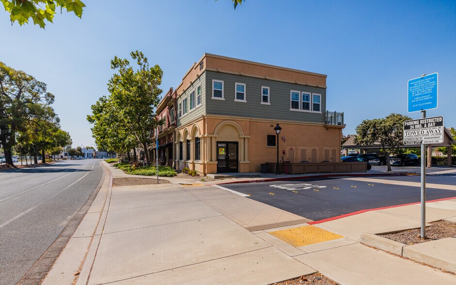 More Photos Of 30703-30719 Union City Blvd, Union City Storefront For Sale