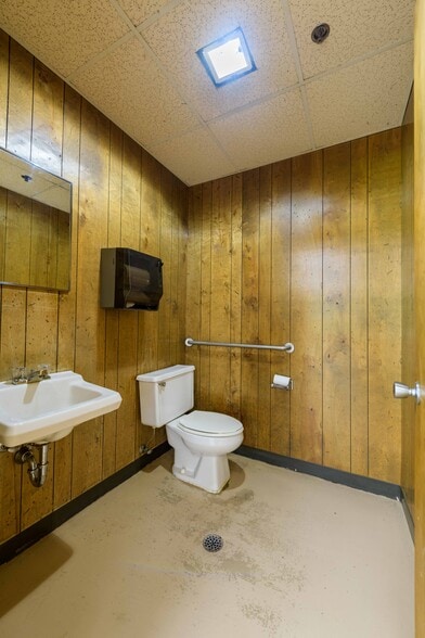 More Photos Of 494 Richardson Rd SE, Calhoun Industrial For Sale