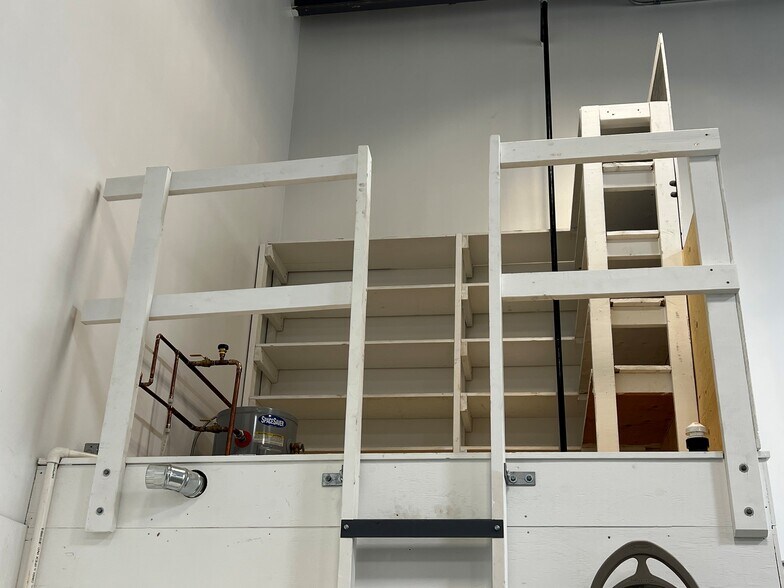 More Photos Of 5512 45th St, Leduc Warehouse For Lease