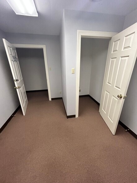 More Photos Of 13700-13702 Village Mill Dr, Midlothian Office For Lease