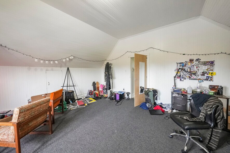 More Photos Of 137 Livingston Ave, New Brunswick Office Residential For Sale