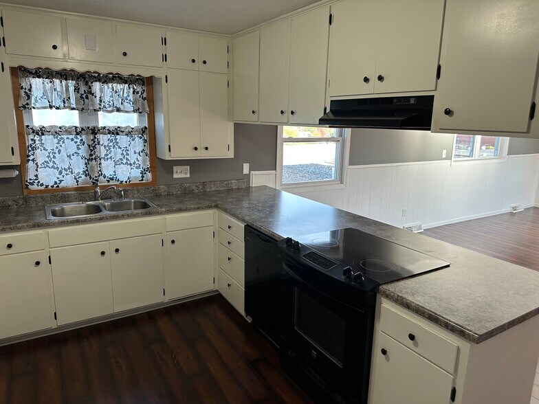 More Photos Of 1217 S Broadway St, New Ulm Storefront Retail Residential For Sale