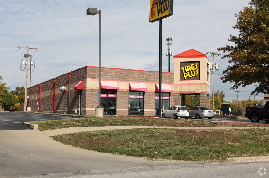More Photos Of 11924 Blue Ridge Blvd, Grandview Auto Repair For Sale
