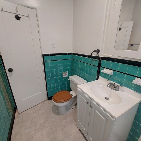 More Photos Of 626 S Cloverdale Ave, Los Angeles Apartments For Sale
