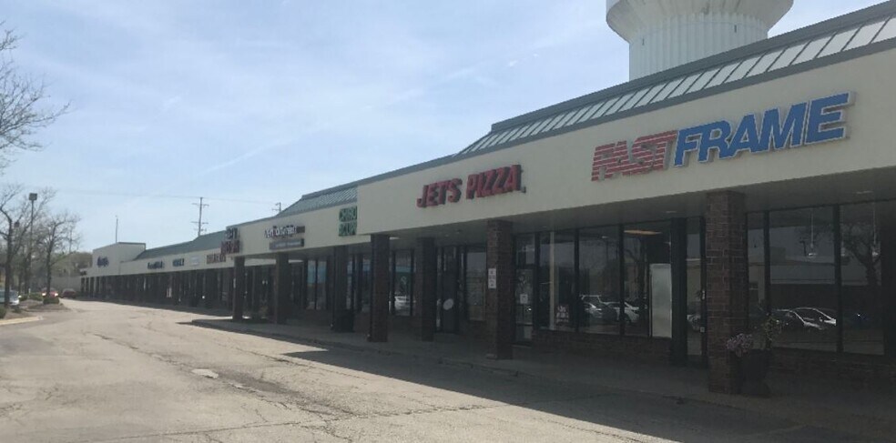 More Photos Of 15-89 W Golf Rd, Arlington Heights Unknown For Lease