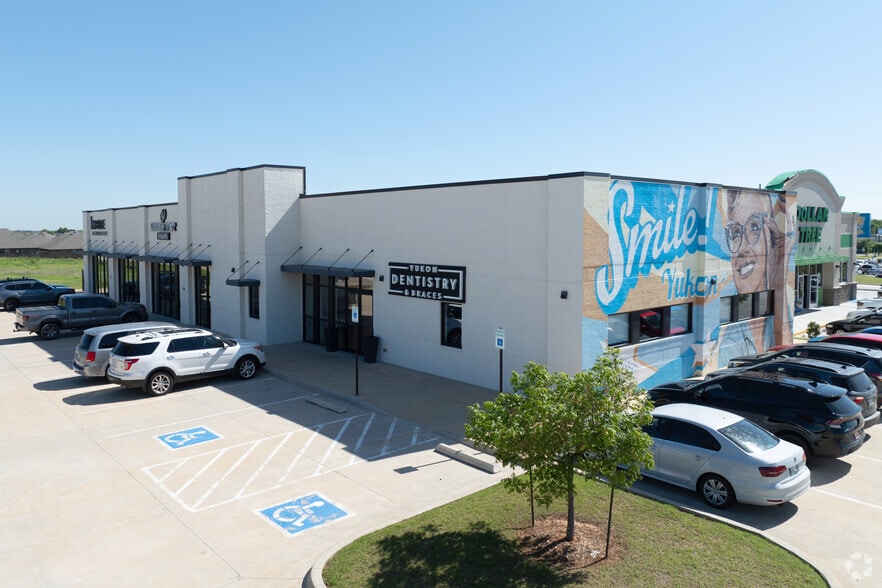 More Photos Of 901 E Main St, Yukon General Retail For Lease