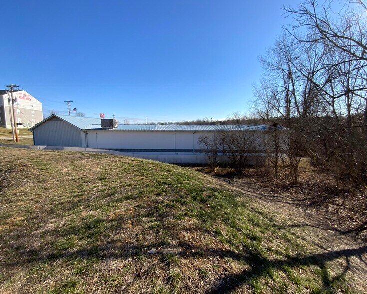 More Photos Of 6029 W Outer Rd, Imperial Freestanding For Sale