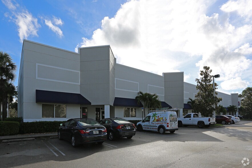 More Photos Of 585 NW Mercantile Pl, Port Saint Lucie Light Manufacturing For Sale