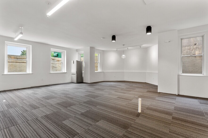 More Photos Of 312 Sycamore St, Decatur Office For Sale