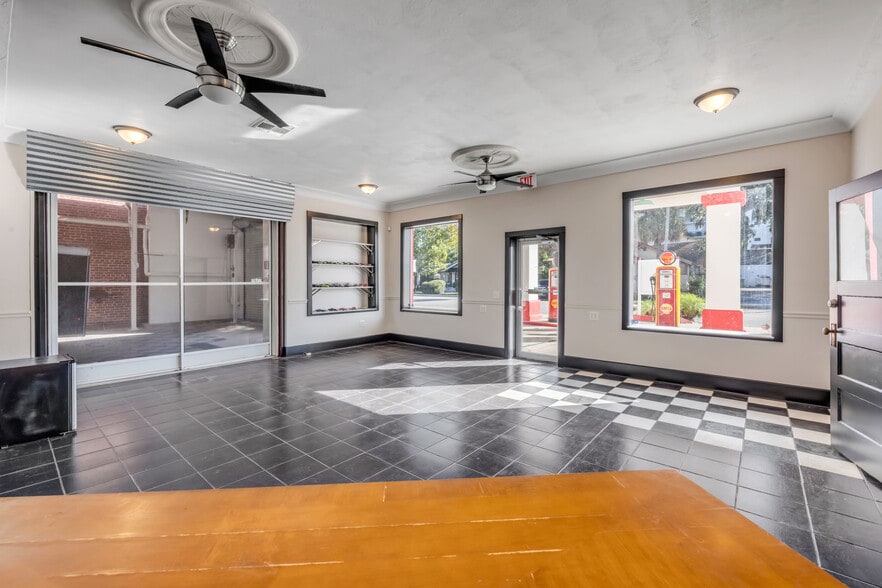 More Photos Of 208 Magnolia St, New Smyrna Beach Auto Repair For Sale