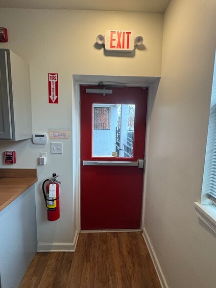 More Photos Of 719 E 10th St, Wilmington Office For Sale