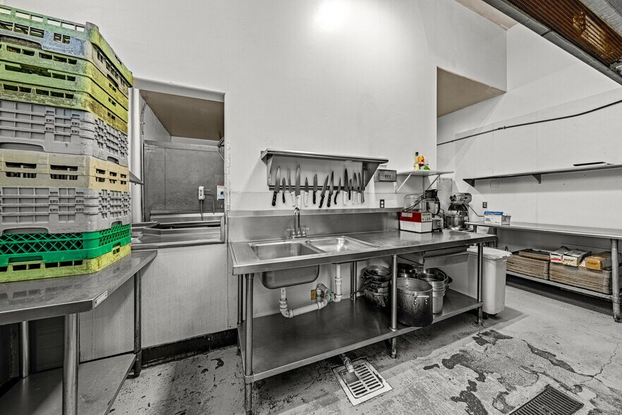 More Photos Of 701 E 2nd Ave, Durango Showroom For Lease