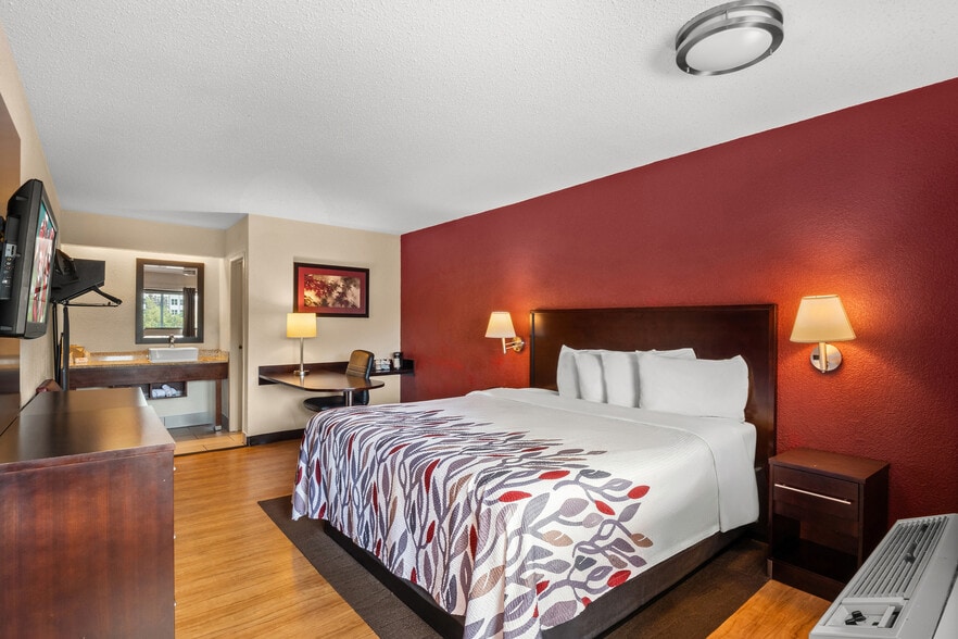More Photos Of 3615 Dunckel Dr, Lansing Hotel For Sale