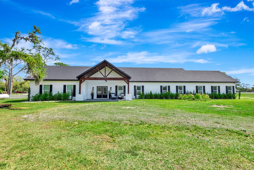 Primary Photo Of 2400 Lorraine Rd, Sarasota Horse Stables For Sale