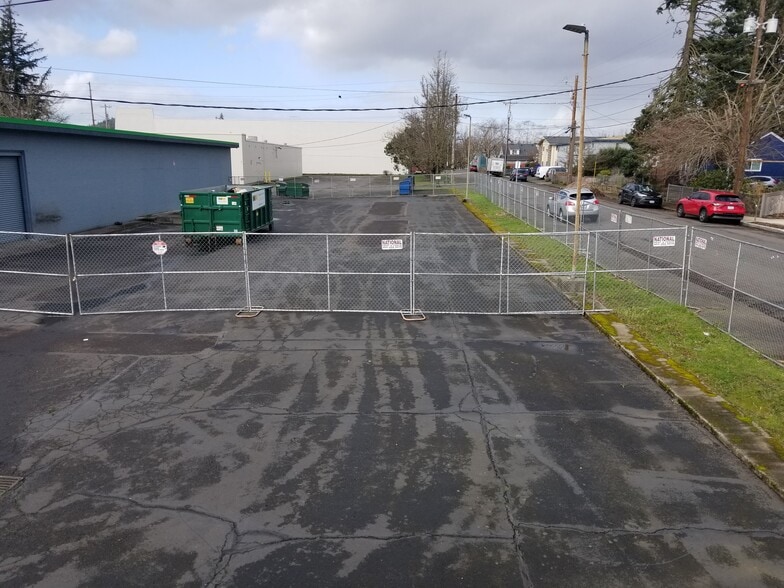 More Photos Of 4616 SE 82nd Ave, Portland Auto Dealership For Lease