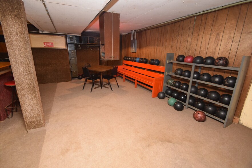 More Photos Of 111 Main St, Roscoe Bar For Sale