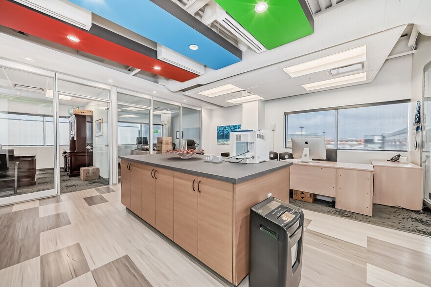 More Photos Of 9040-9058 22nd Ave SW, Edmonton Showroom For Sale