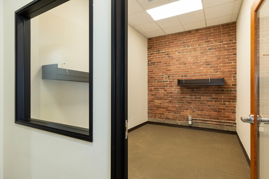 More Photos Of 2420 2nd Ave, Seattle Storefront Retail Office For Sale