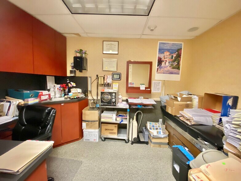 More Photos Of 559 Atlantic Ave, East Rockaway Medical For Lease