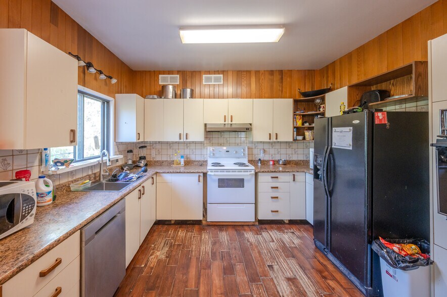 More Photos Of 1002 British Columbia 3, Cawston Winery Vineyard For Sale