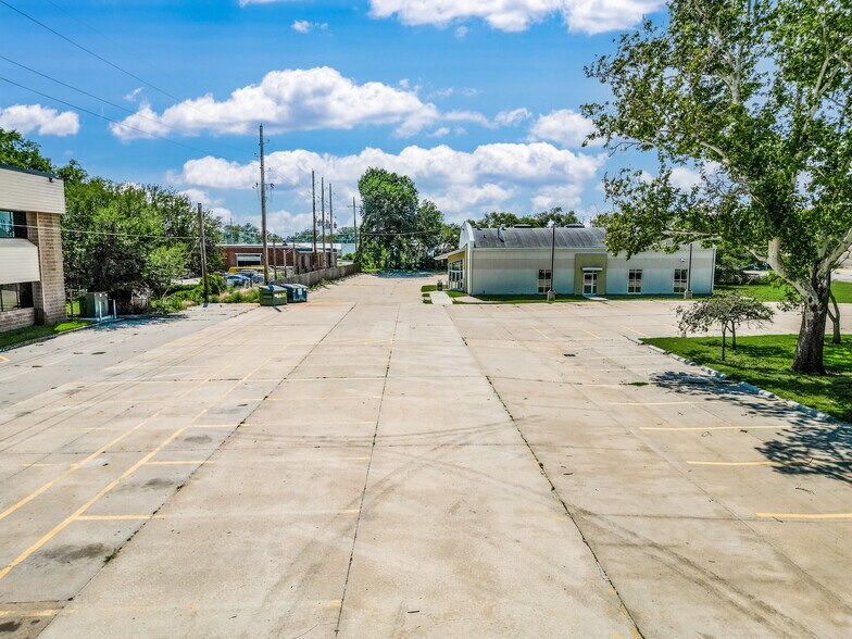 More Photos Of 500 W 1 St Ave, Hutchinson Office For Sale